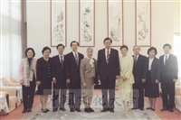 2001年2月22日戴國煇老師夫人林彩美女士蒞校參訪並拜會董事長張鏡湖的圖片