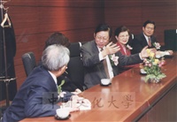 2002年11月27日董事長張鏡湖率校長林彩梅等一行六人與日本國士館大學二十一世紀亞洲學院之教授進行座談會的圖片