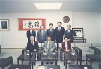 1994年11月21日董事長張鏡湖率同校長林彩梅、日文系主任徐興慶一行拜訪天理大學校長植田平一的圖片
