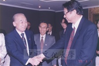 1995年3月7日韓國慶熙大學總長趙永植來華訪問的圖片