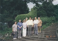 1995年8月17日本校教職員自強活動在董事長張鏡湖、校長林彩梅引領下前往台南走馬瀨農場的圖片