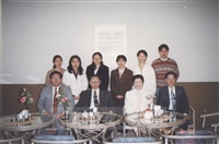 1996年3月31日董事長張鏡湖率同校長林彩梅等一行與別府大學留學的本校交換學生舉行座談的圖片