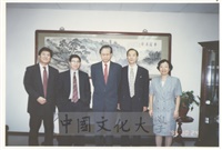 1996年10月24日上海社會科學院經濟研究所所長厲無畏教授(右二)蒞校訪問並拜會董事長張鏡湖的圖片