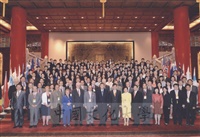 2014年4月22日-23日本校商學院於圓山飯店舉行「第十屆多國籍企業國際學術研討會」會後全體與會學者合影留念的圖片