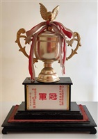 1973年11月12日中國文化大學圍棋社榮獲第四屆全國大專杯圍棋比賽團體總冠軍的圖片