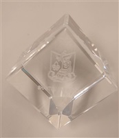 2009年12月18日汕頭大學致贈水晶內雕校徽紙鎮的圖片