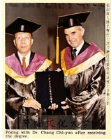 中華學術院贈授荷蘭費利浦先生名譽哲士的圖片