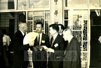 中華學術院院長張其昀於大成館迎接第一屆國際華學會議貴賓的圖片