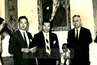 中華學術院院長張其昀於大成館迎接第一屆國際華學會議貴賓的圖片