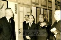 鍾皎光部長等人於中國文化學院館舍參訪景況的圖片