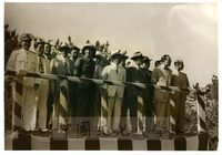 蔣中正率團赴韓國舉行鎮海會議，蔣中正主席與李承晚總統於活動中的留影。的圖片