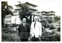 魏德邁將軍訪問中國文化學院與張創辦人合影的圖片