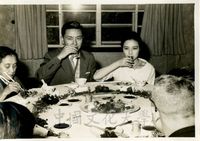 張其昀主任在國防研究院宴請音樂家鄧昌國、藤田梓夫婦等。的圖片