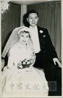 鄧昌國與藤田梓夫婦結婚照的圖片