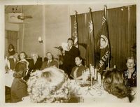 教育部長張其昀先生於美國童子軍俱樂部的大會聚餐中致詞的圖片