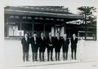 國防研究院參訪團團員參觀日本京都平安神宮的圖片