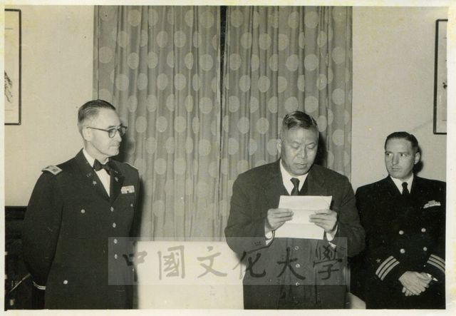 張其昀主任在國防研究院宴請新任首席顧問湯姆生上校等人。的圖片