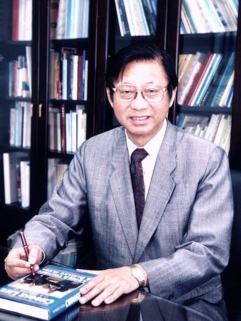 張鏡湖 董事長的圖片