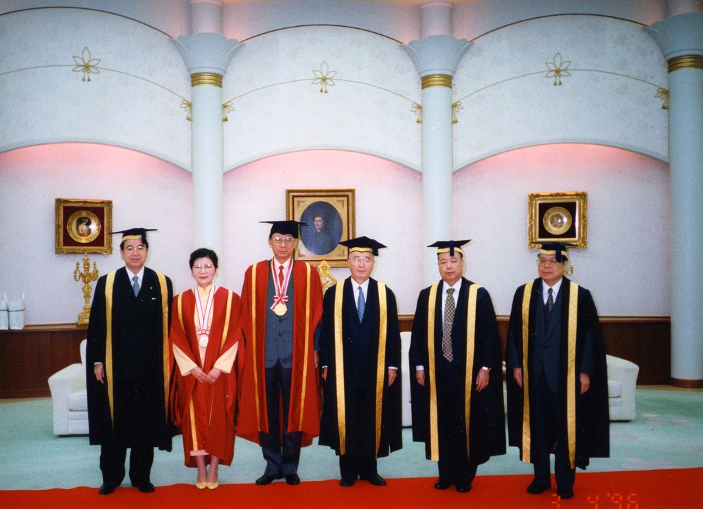 1996.4.3日本創價大學頒董事長名譽博士的圖像