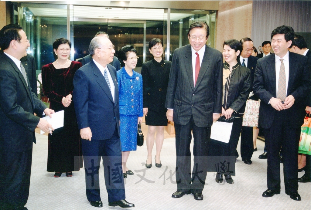1999年12月5日張董事長鏡湖率同校長林彩梅等五人拜會創價學會名譽會長池田大作先生的圖檔，第5張，共23張