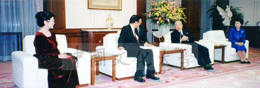 1999年12月5日張董事長鏡湖率同校長林彩梅等五人拜會創價學會名譽會長池田大作先生的圖檔，第11張，共23張