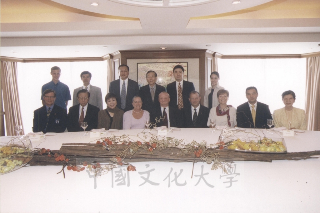 2002年8月13日國際大學運動總會會長Dr. George E. Killian蒞臨本校參觀訪問的圖檔，第2張，共4張