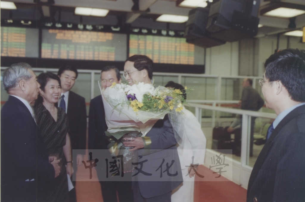 2000年9月26日日本東京富士美術館館長野口滿成來台參加「西洋名畫展」開幕典禮的圖檔，第2張，共5張