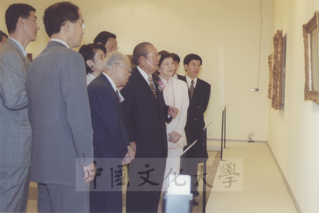 2000年9月30日前考試院院長邱創煥、前故宮博物院院長秦孝儀蒞臨「西洋名畫展」參觀預展的圖檔，第9張，共17張