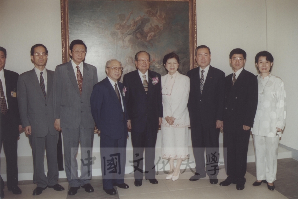 2000年9月30日前考試院院長邱創煥、前故宮博物院院長秦孝儀蒞臨「西洋名畫展」參觀預展的圖檔，第15張，共17張