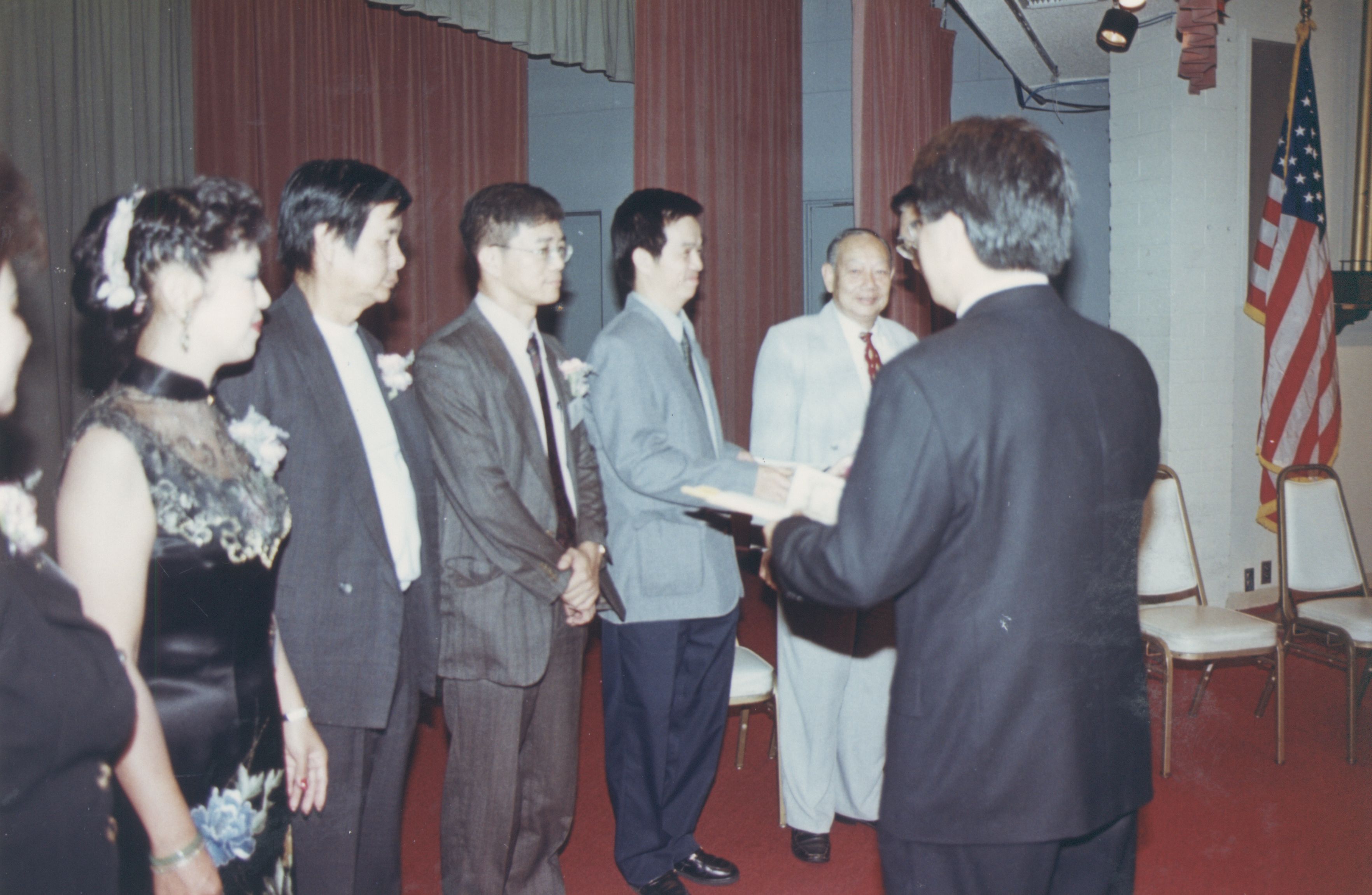 2000年9月11日董事長張鏡湖、董事穆閩珠、校長林彩梅等一行人抵達洛杉磯參加由南加州校友會舉辦之張其昀博士百年冥誕紀念大會的圖檔，第29張，共81張