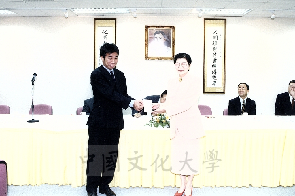 1999年12月17日姐妹校日本德山大學女子籃球隊由校長淺野一郎領軍蒞臨本校訪問的圖檔，第2張，共2張