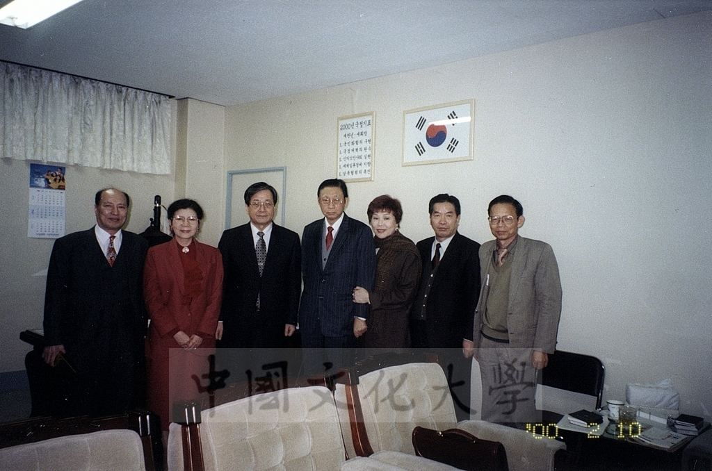 2000年2月8日至12日董事長張鏡湖、董事穆閩珠、校長林彩梅等一行人應邀前往韓國訪問的圖檔，第16張，共17張