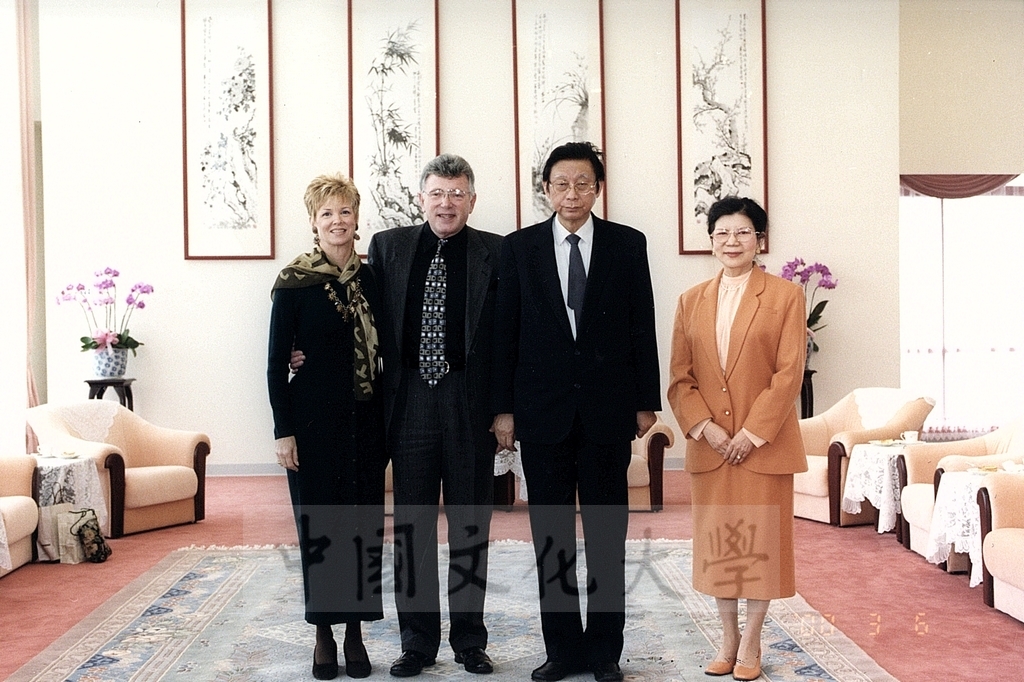 2000年3月6日舉行本校與美國印第安那普利斯大學簽訂交換生備忘錄儀式的圖檔，第5張，共6張