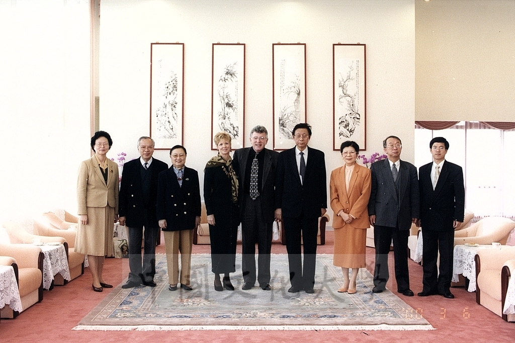 2000年3月6日舉行本校與美國印第安那普利斯大學簽訂交換生備忘錄儀式的圖檔，第6張，共6張