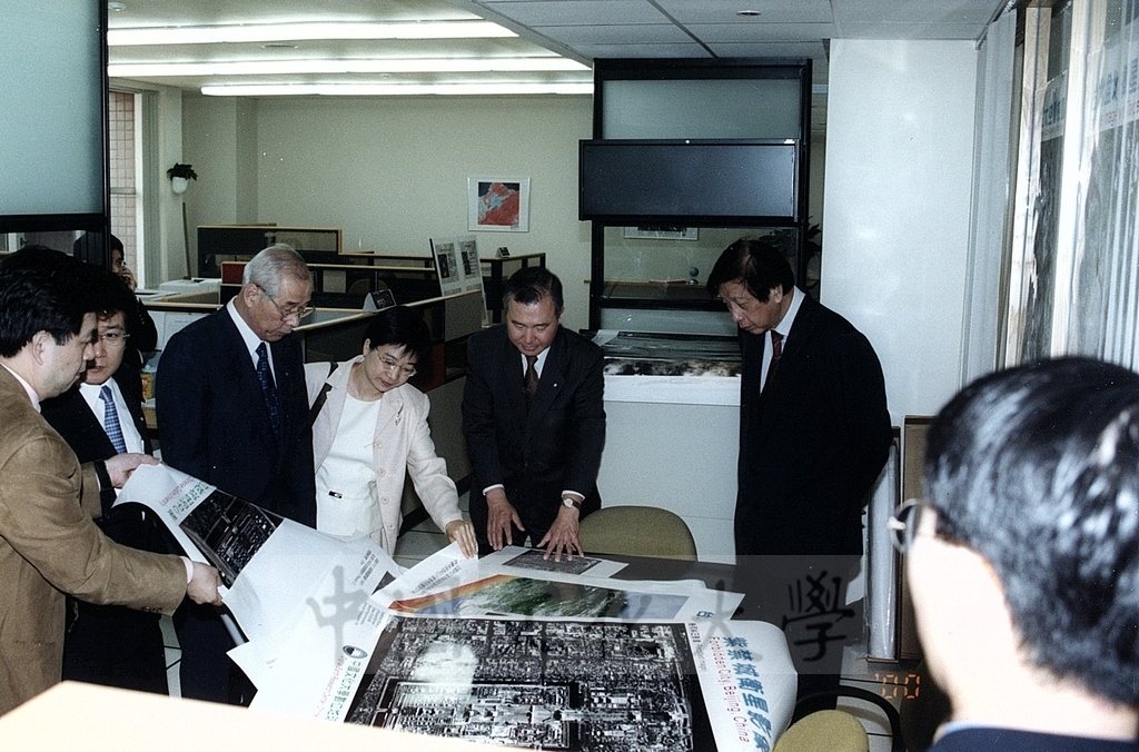 2000年5月5日日本創價學會理事長和田榮一蒞臨本校參訪並拜會董事長張鏡湖的圖檔，第3張，共5張