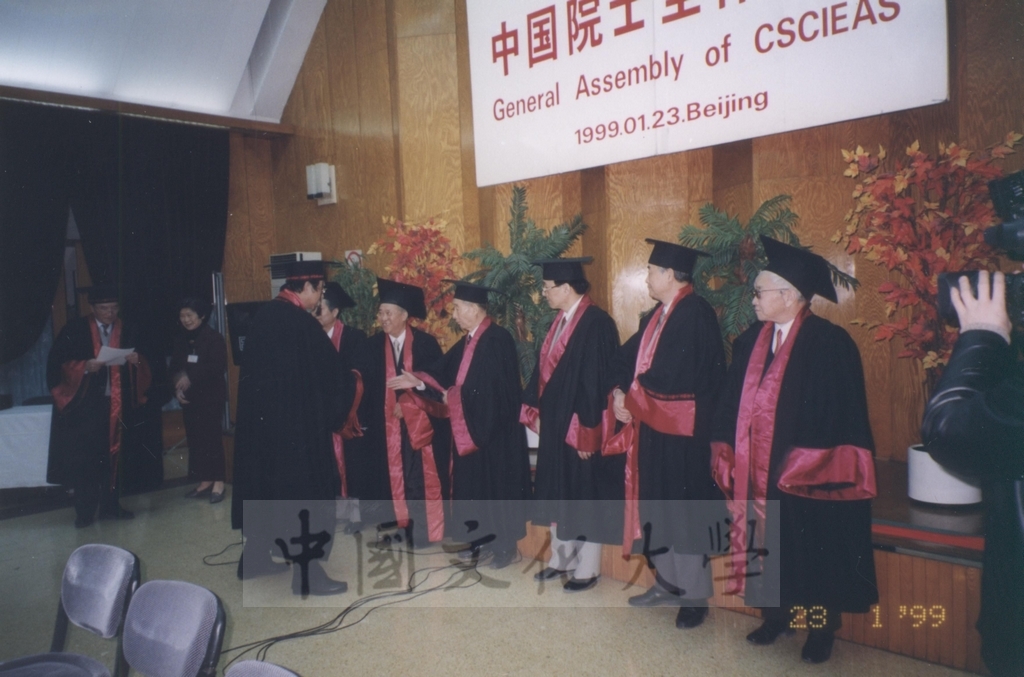 1999年1月23日董事長張鏡湖獲頒國際歐亞科學院院士授證典禮的圖檔，第12張，共20張