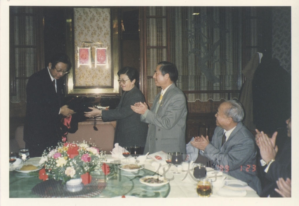 1999年1月23日董事長張鏡湖獲頒國際歐亞科學院院士授證典禮的圖檔，第14張，共20張