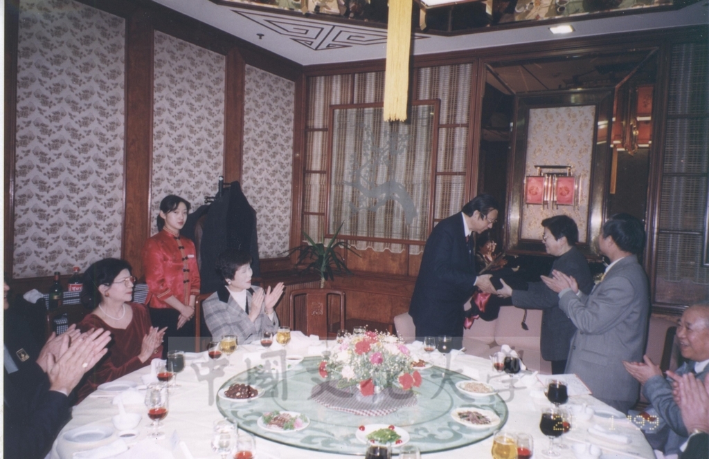 1999年1月23日董事長張鏡湖獲頒國際歐亞科學院院士授證典禮的圖檔，第15張，共20張