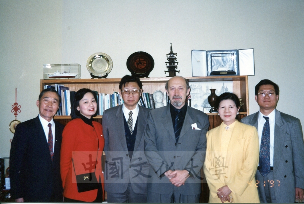 1997年4月20日及21日董事長張鏡湖帶領校長林彩梅、學務長高輝、俄研所所長明驥及國際學術合作組組長孫德宜拜會駐俄羅斯代表處及莫斯科大學的圖檔，第13張，共20張
