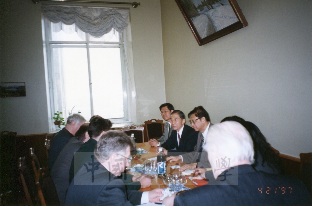 1997年4月20日及21日董事長張鏡湖帶領校長林彩梅、學務長高輝、俄研所所長明驥及國際學術合作組組長孫德宜拜會駐俄羅斯代表處及莫斯科大學的圖檔，第16張，共20張