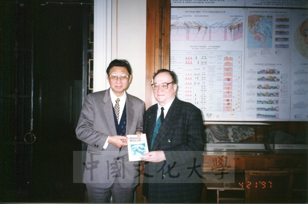 1997年4月20日及21日董事長張鏡湖帶領校長林彩梅、學務長高輝、俄研所所長明驥及國際學術合作組組長孫德宜拜會駐俄羅斯代表處及莫斯科大學的圖檔，第17張，共20張