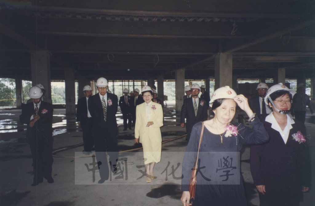 1997年10月6日本校創辦人紀念圖書館新建工程上樑大典的圖檔，第18張，共20張