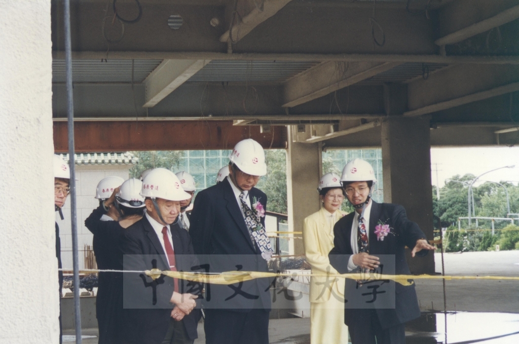 1997年10月6日本校創辦人紀念圖書館新建工程上樑大典的圖檔，第19張，共20張