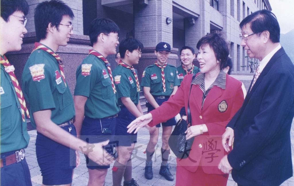 1997年11月10日賴比瑞亞共和國總統泰勒將軍獲頒本校名譽哲學博士學位頒贈典禮的圖檔，第3張，共30張
