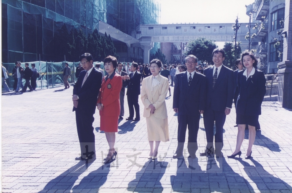 1997年11月10日賴比瑞亞共和國總統泰勒將軍獲頒本校名譽哲學博士學位頒贈典禮的圖檔，第6張，共30張