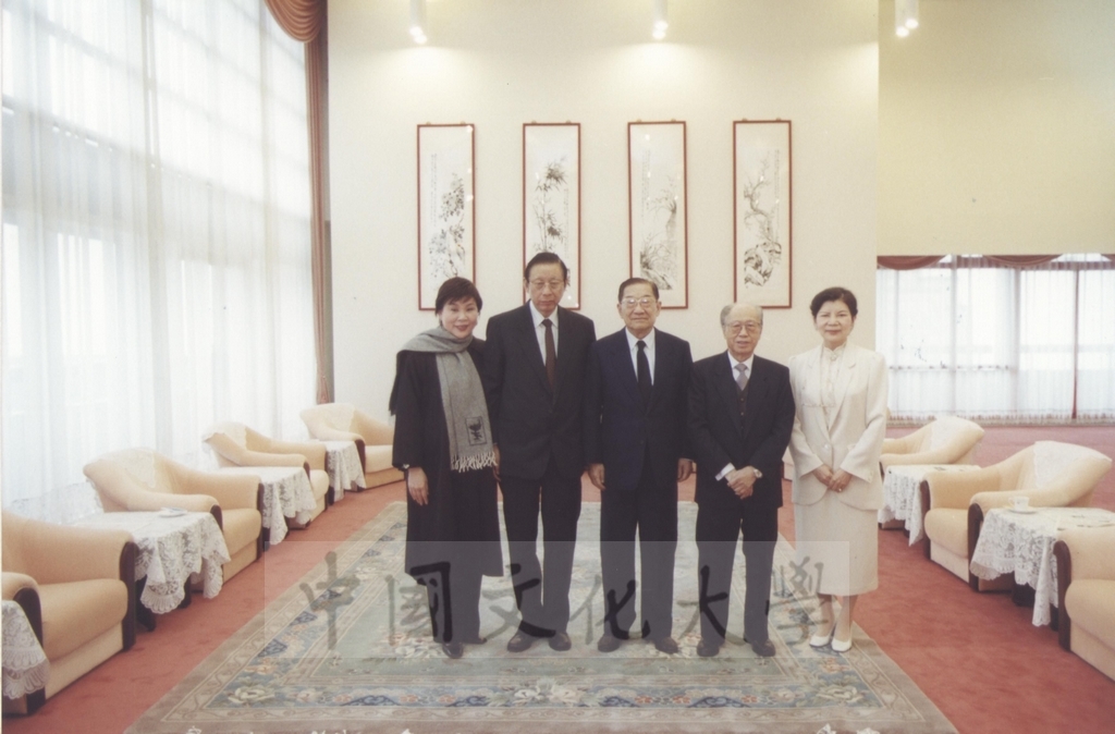 2000年11月9日前行政院長李煥、前故宮院長秦孝儀蒞校參加張創辦人其昀博士百年誕辰追思活動的圖檔，第2張，共3張