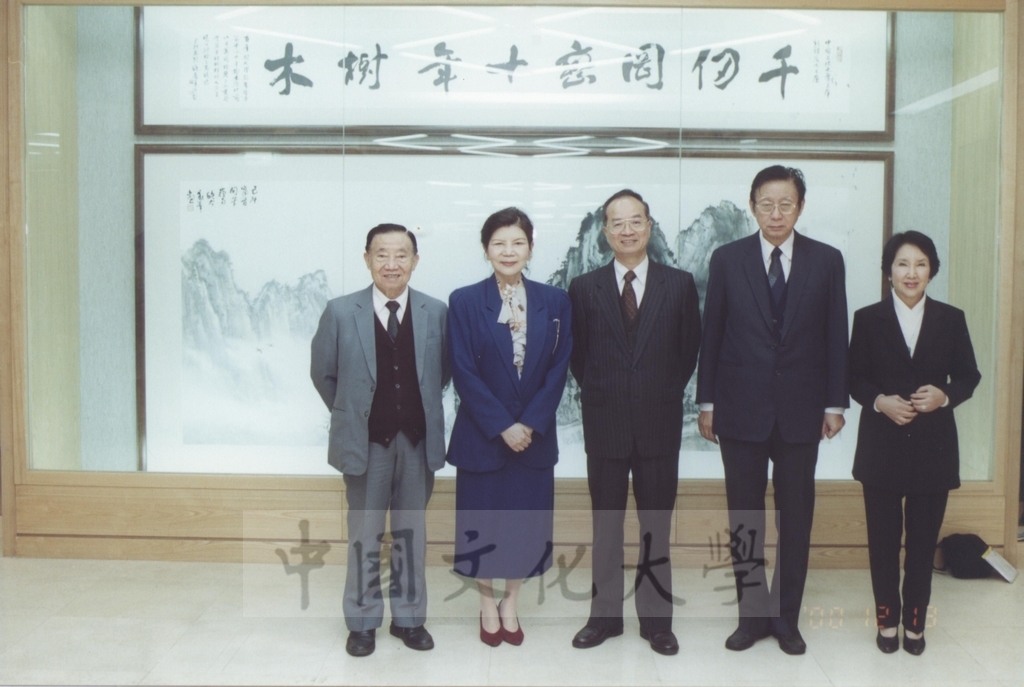 2000年12月13日台大校長陳維昭蒞校參訪，由董事長張鏡湖、校長林彩梅、主任秘書彭振剛、外語學院院長楊萬運等親自接待，並陪同參觀校園設備的圖檔，第2張，共2張