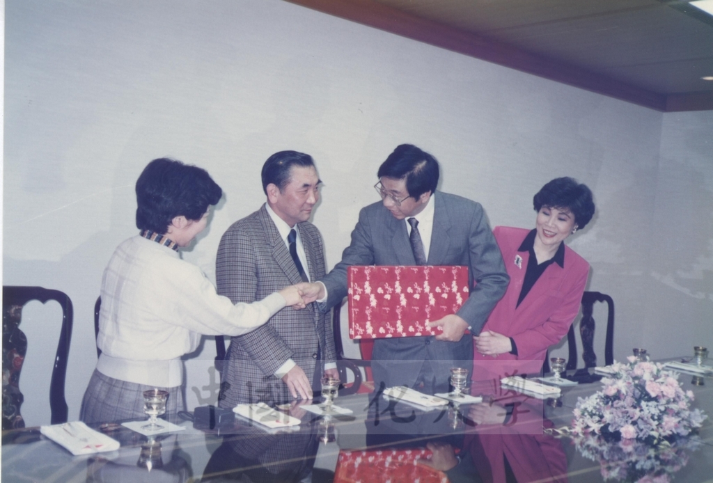 1991年3月31日董事長張鏡湖一行五人蒞臨箱根宝環金融會長佐藤先生別墅接受其招待的圖檔，第11張，共17張