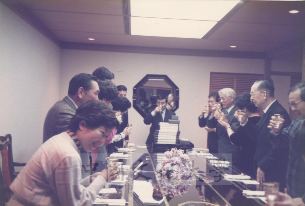 1991年3月31日董事長張鏡湖一行五人蒞臨箱根宝環金融會長佐藤先生別墅接受其招待的圖檔，第12張，共17張