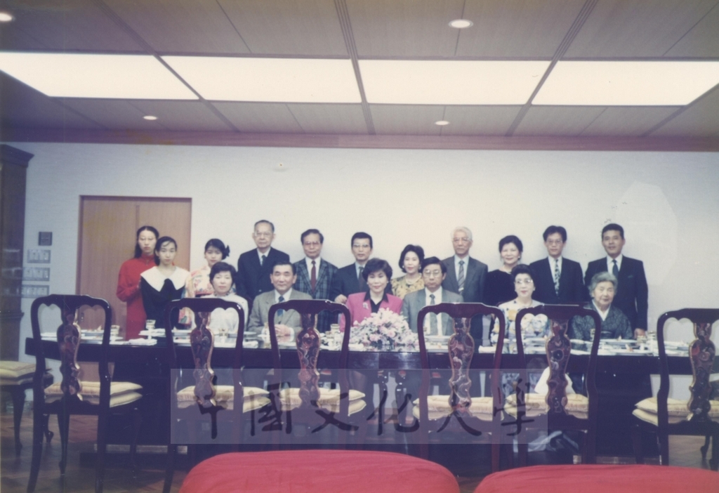 1991年3月31日董事長張鏡湖一行五人蒞臨箱根宝環金融會長佐藤先生別墅接受其招待的圖檔，第14張，共17張